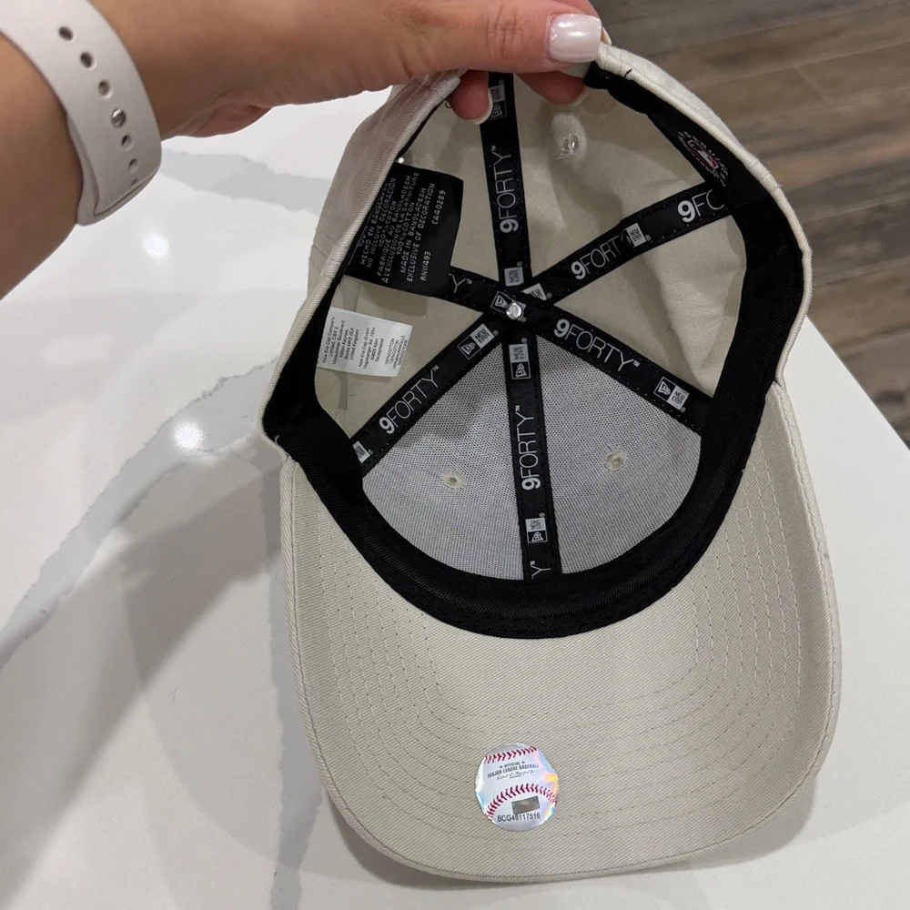 New Era Women Beige NY Yankees Cap with Metallic Embroidered Logo
